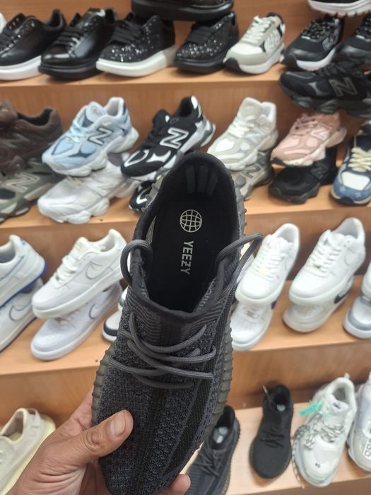 Yezzy caliate superioara