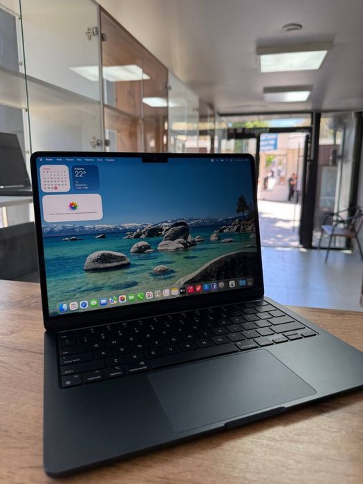 MacBook Air M3 •256GB/Ram8/94% •