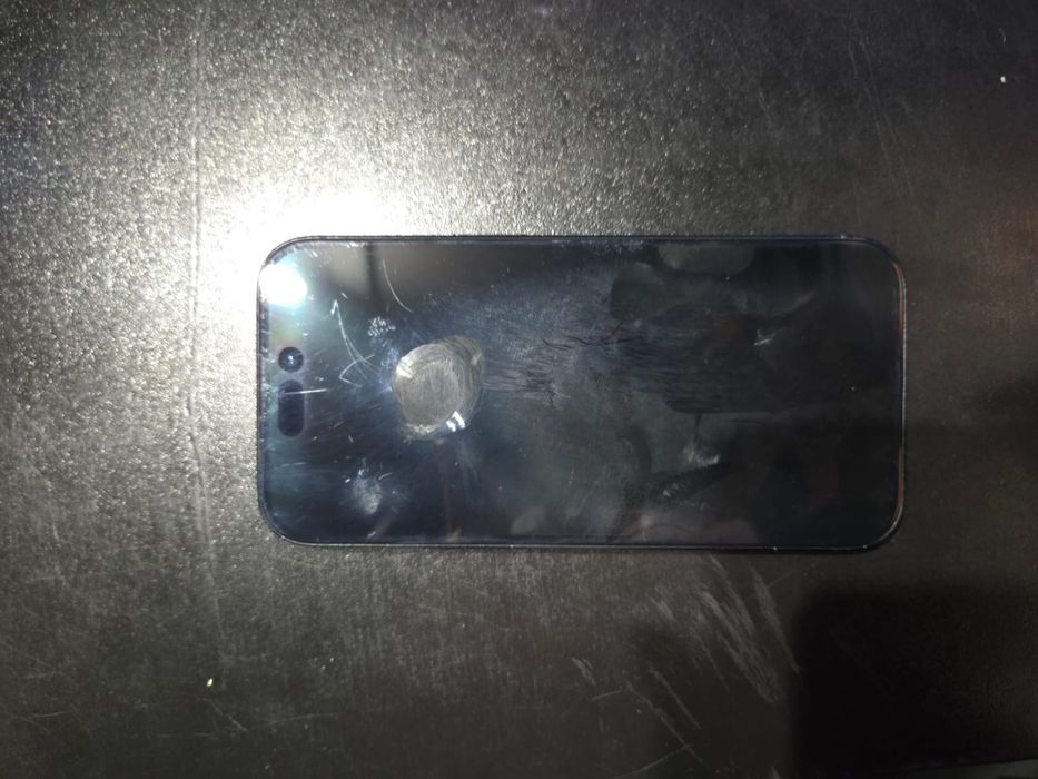 Iphone 15 с документами