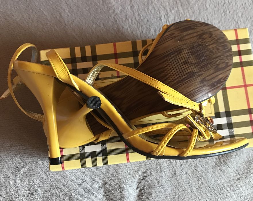 Жълти обувки с токче