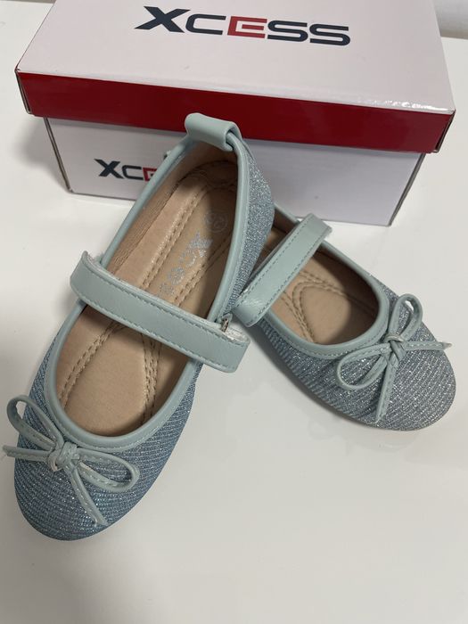 Блестящи детски обувки