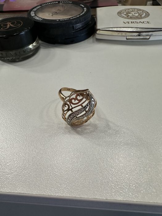Продам зоолотое кольцо ручная работа