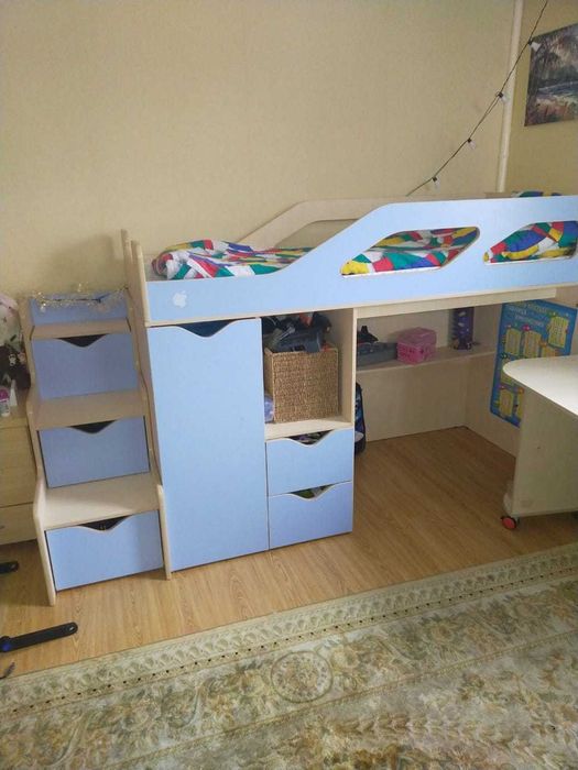 Продам кровать-чердак с матрасом