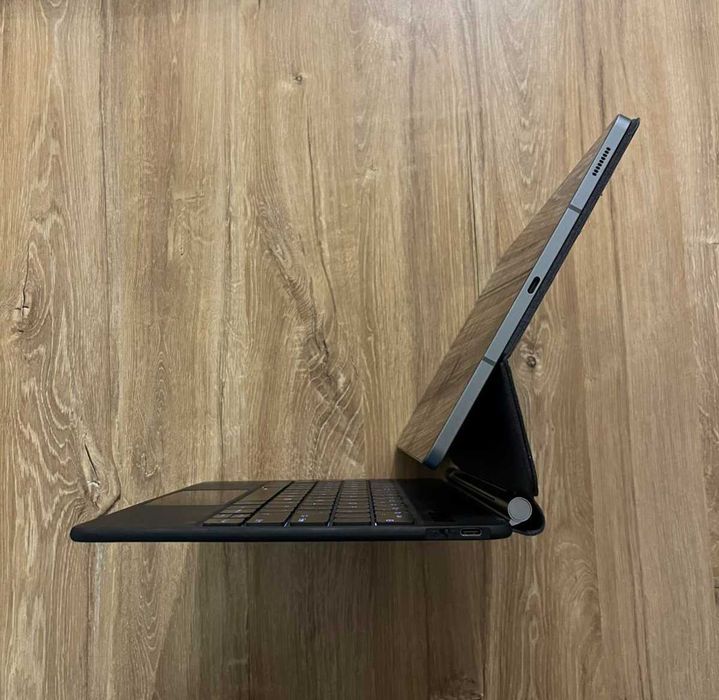 Samsung Galaxy Tab S9FE+ & Magic Keyboard