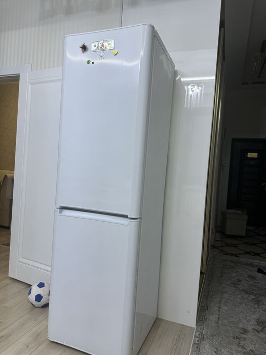 Холодильник Indesit