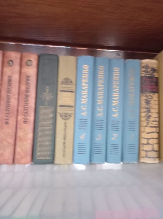 Продам книги 1000 тенге