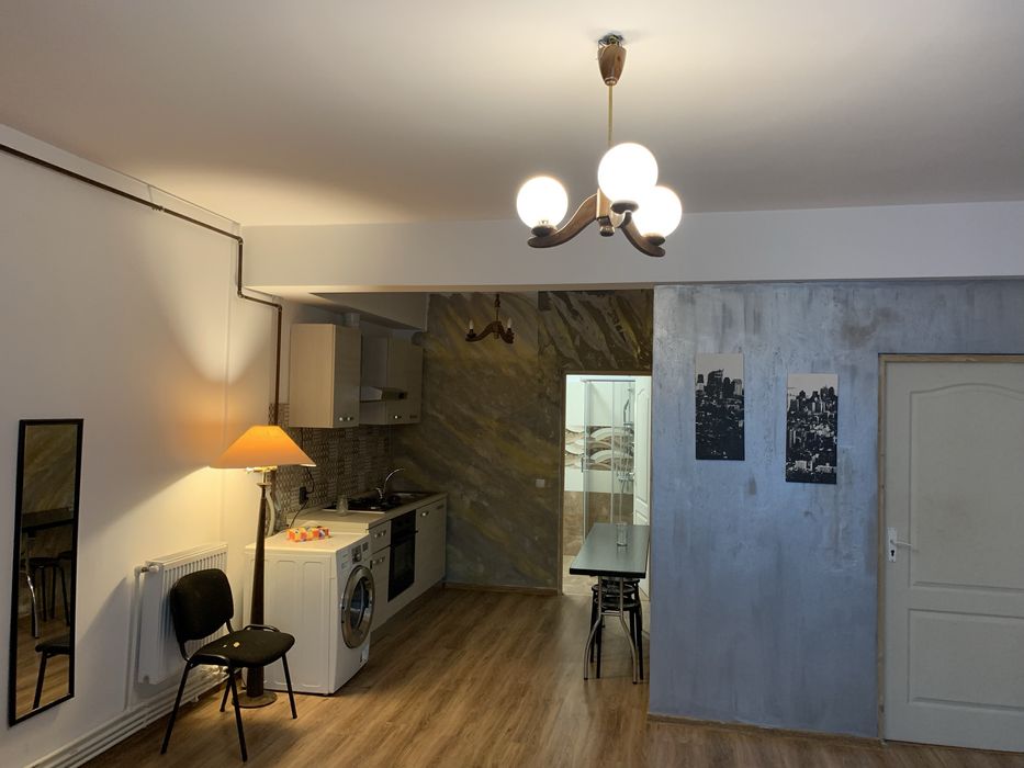 Inchiriez apartament sau vand