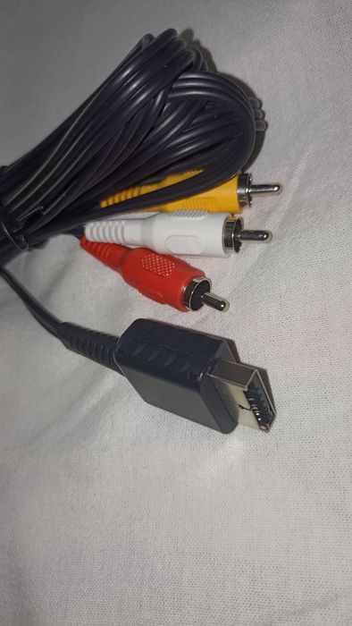 Продавам AV кабел за PlayStation 1 и 2