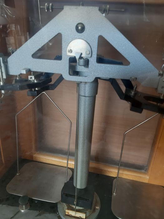 Весы лабороторные. Антикварные