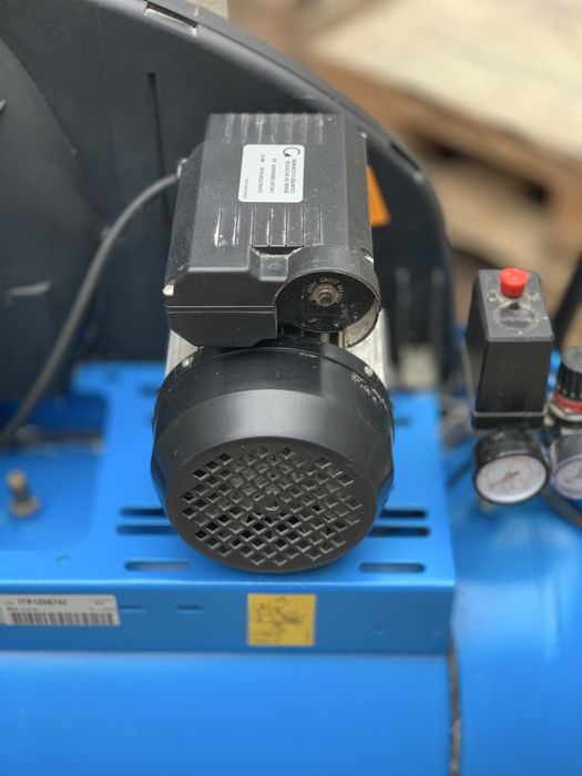 ABAC  A29 Електрически бутален компресор 90л