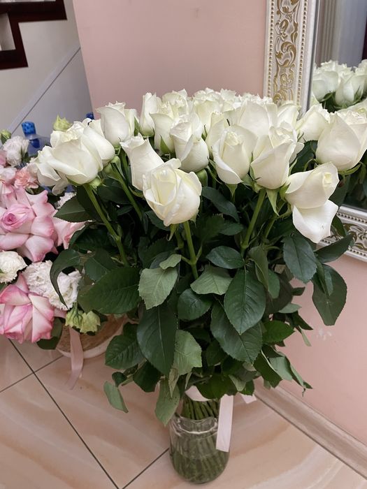 Готовый букет белых роз
