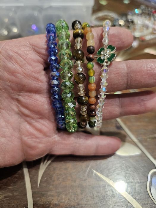 Ръчно изработени гривни