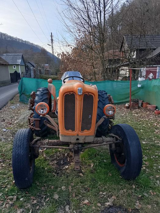 Vând Tractor Fiat411