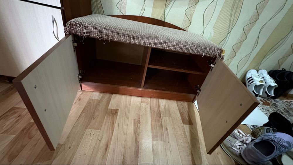 Прихожий продам срочно