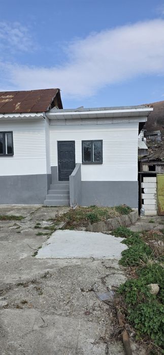 Vând casă și teren intravilan