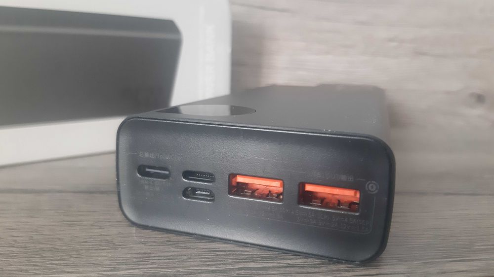 Продам повербанк Baseus 20000 мАч