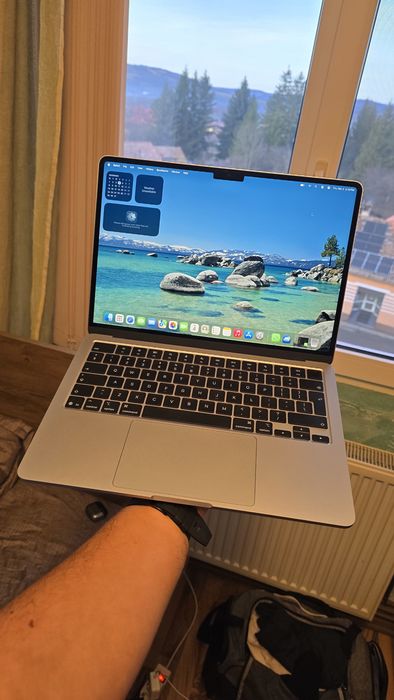 MacBook 13" M4, 2025