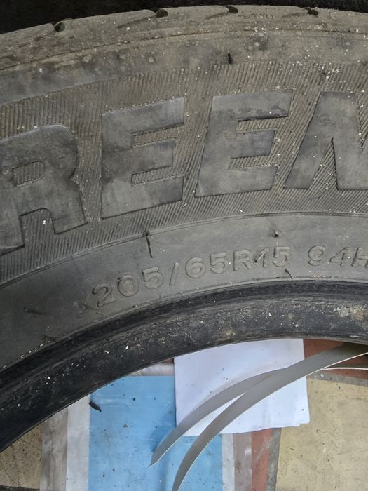 Шины по одной остались