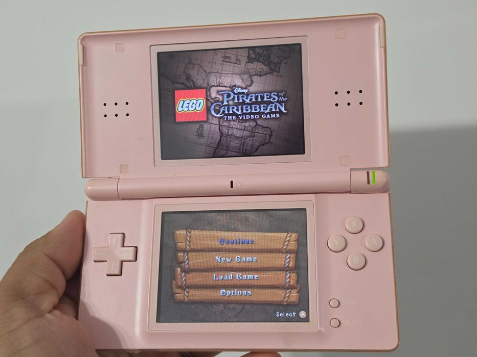Nintendo DS lite roz complet cu 2 jocuri