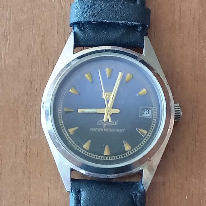 Ръчен мъжки часовник.