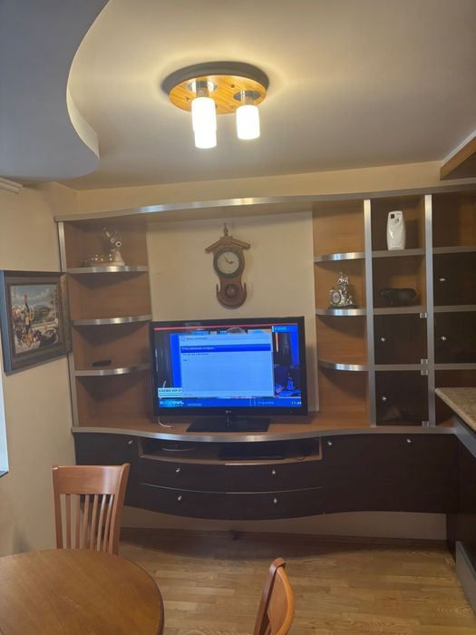 Нова цена 4500 лв. !!! Кухня с включени ел. уреди + тв секция