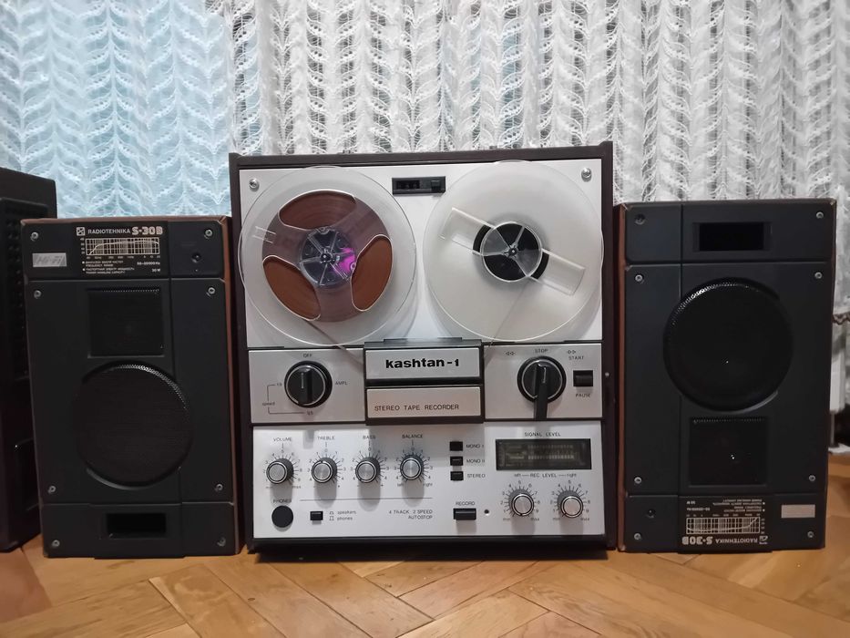 Vand magnetofon KASHTAN cu  boxe Radiotehnica 1000 lei