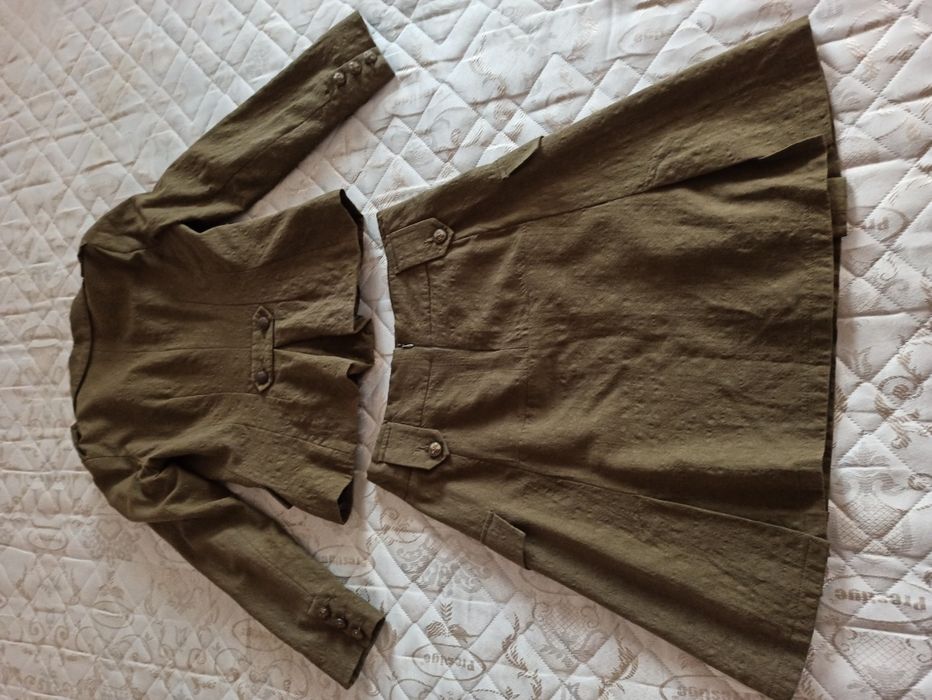 Costum - sacou pe talie și fustă