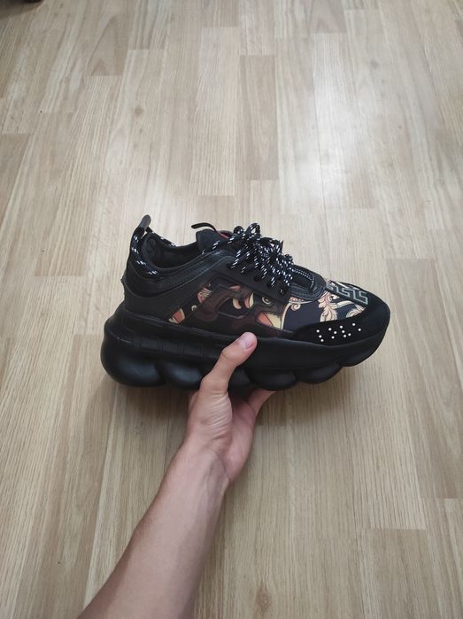 Versace chain reaction corona