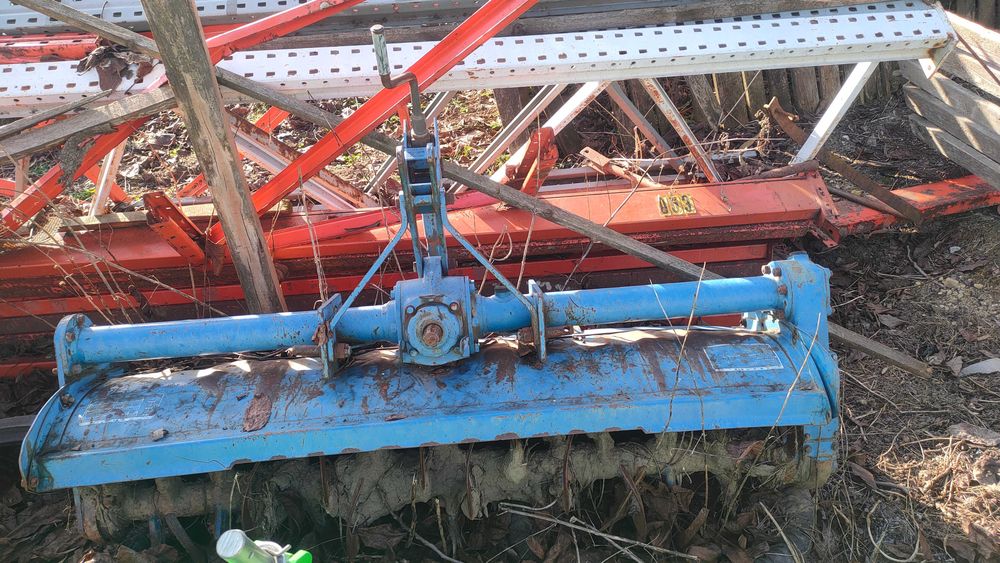 Freza și plug pentru tractoare pină la 35 cai