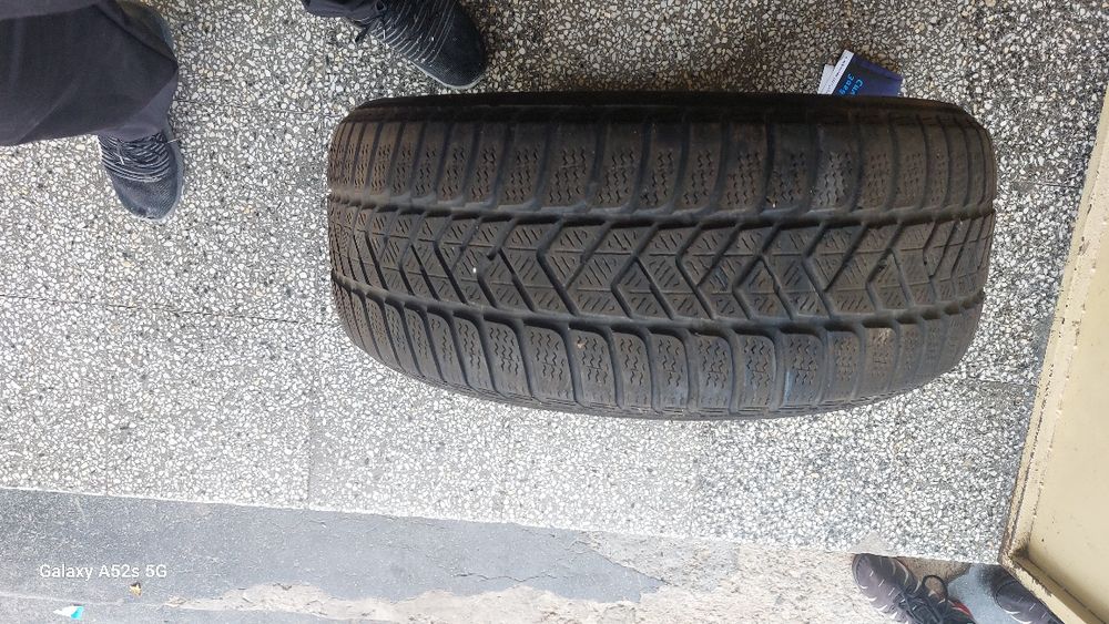 Гуми 17 цола 225 на 50  марка pirelli