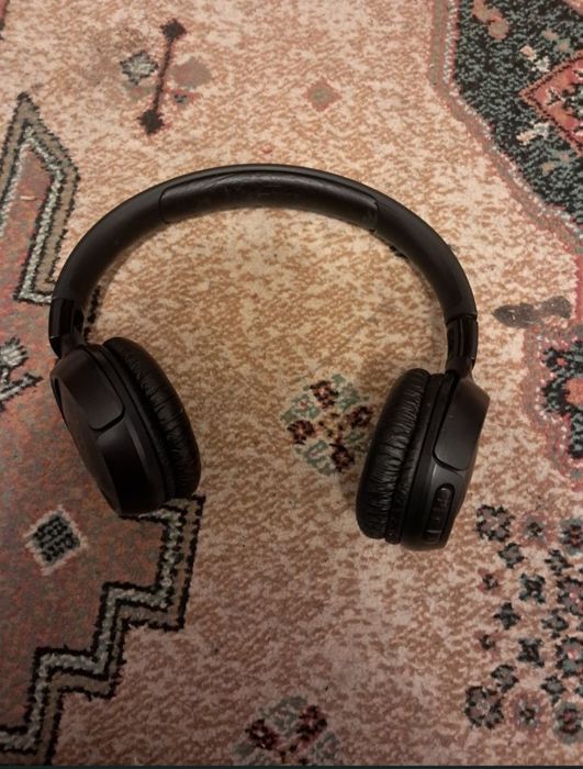 Căști wireless JBL Tune 520BT – stare foarte bună