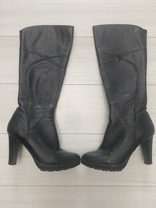 Демисезонные сапоги на каблуке