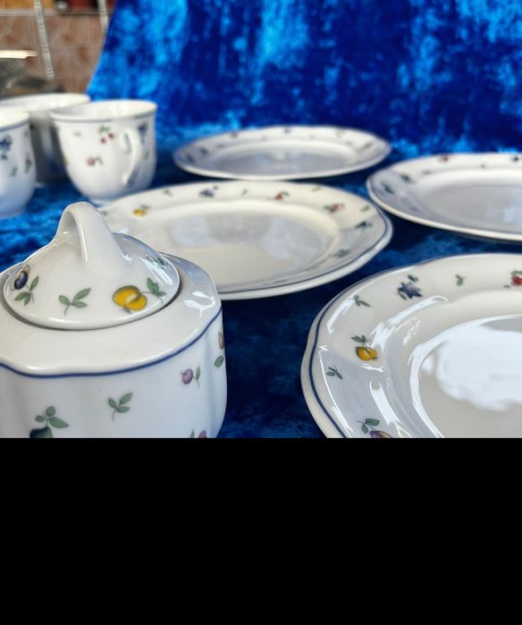 Нежен сервиз за кафе +десертни чинии