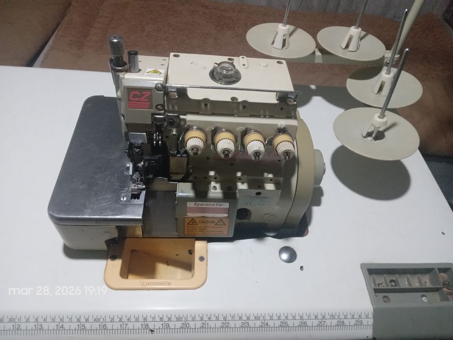 Averlok tikuv mashinasi