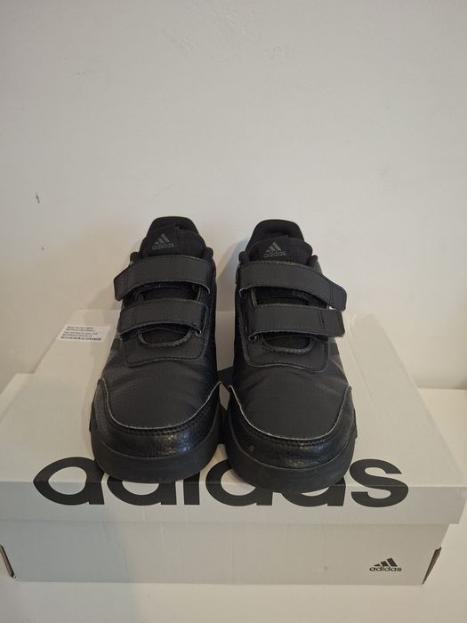 Vand pantofi sport Adidas