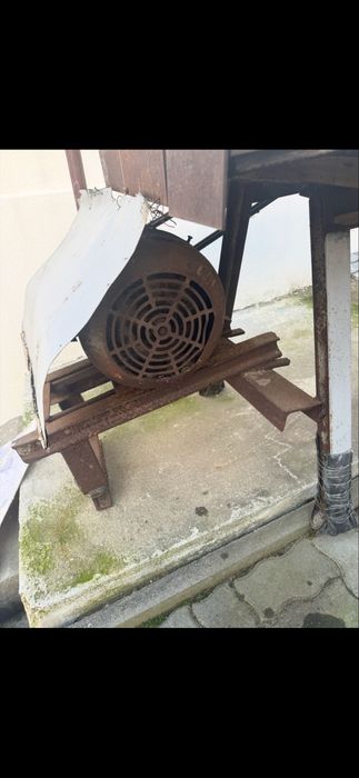Masă circular / banc de lucru cu motor electric