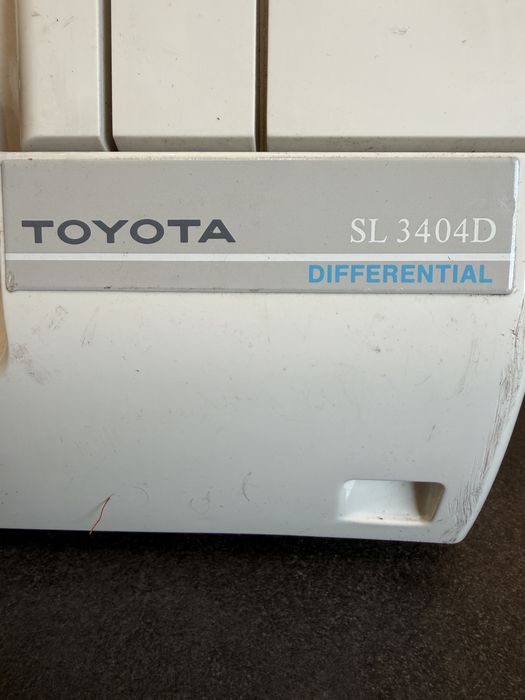Mașină de surfilat profesională Toyota SL 3404D