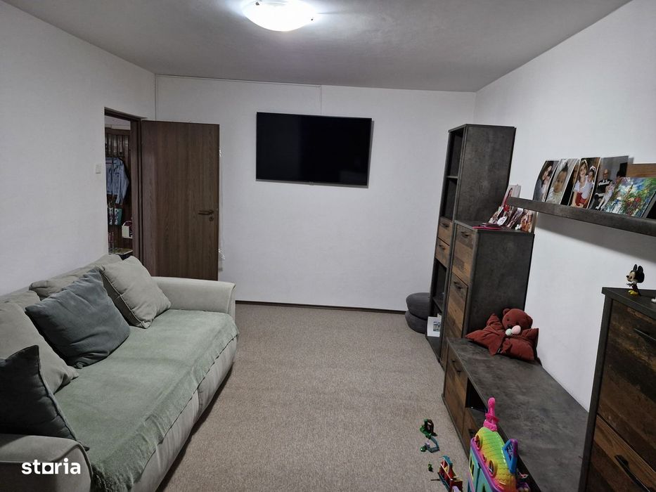 Apartament 3 camere, balcon, etaj 4, Ghimbav
