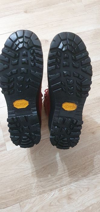 Vând bocanci iarna millet