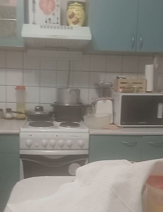 Продам кухонный гарнитур и эл.плиту