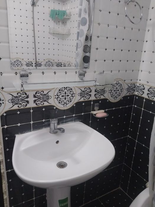 Критий томонда жойлашган 2 хонали квартира ижарага берилади