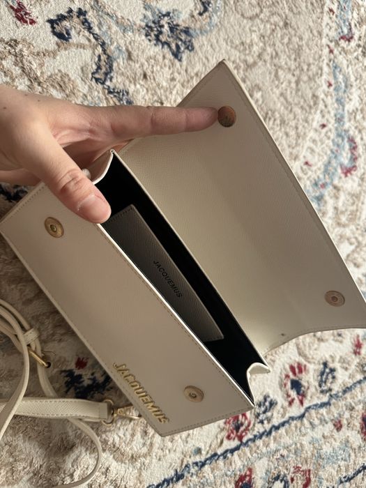 Сумка жакмюс белого цвета