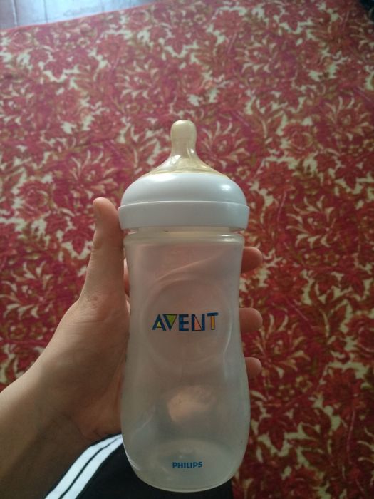 детская бутылочка для кормления и питьевая