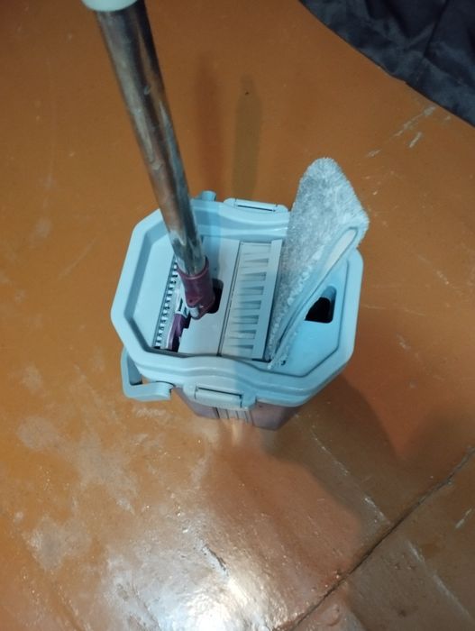 Продам швабру с ведром.