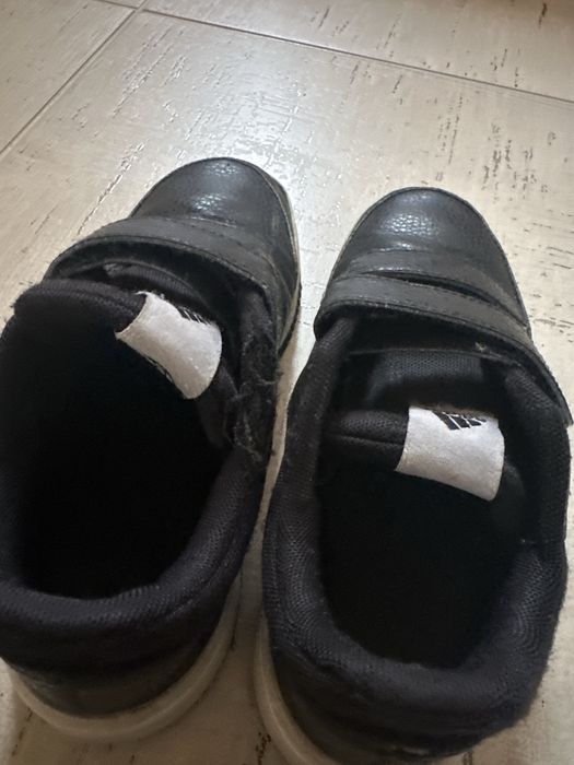 Vand adidasi Adidas negri, imitatie piele, marimea 33