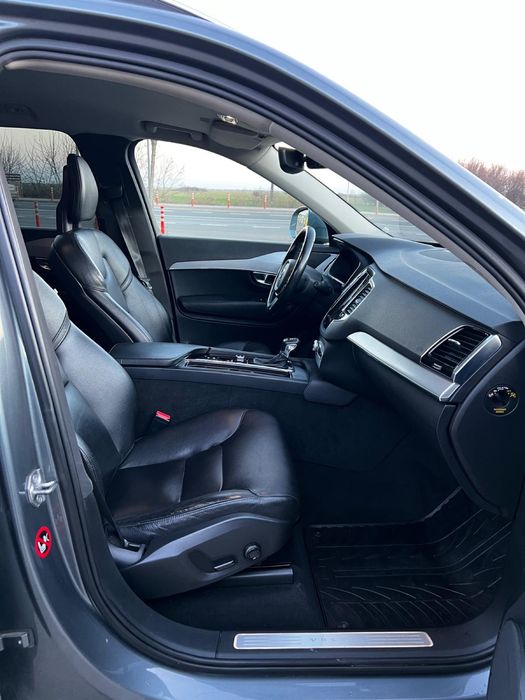 De vanzare Volvo XC90 4x4 7 locuri
