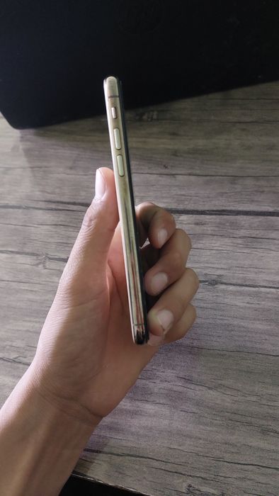 Iphone xs 64 gb sastenasi yaxshi imekadan otgan  kafolat 100 foiz