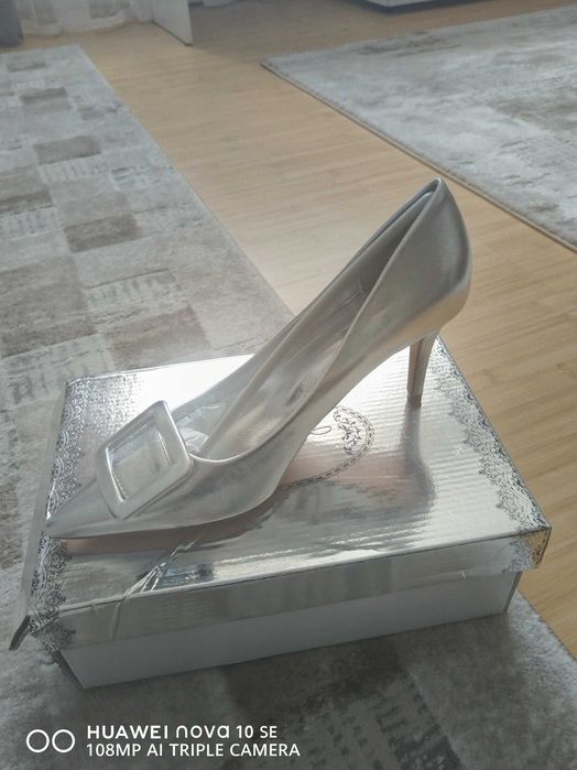 Дамски обувки с ток