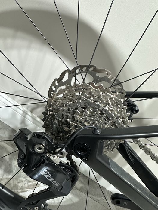 Cursiera Carbon BMC echipata Di2 cu 2x12 speed an 2025