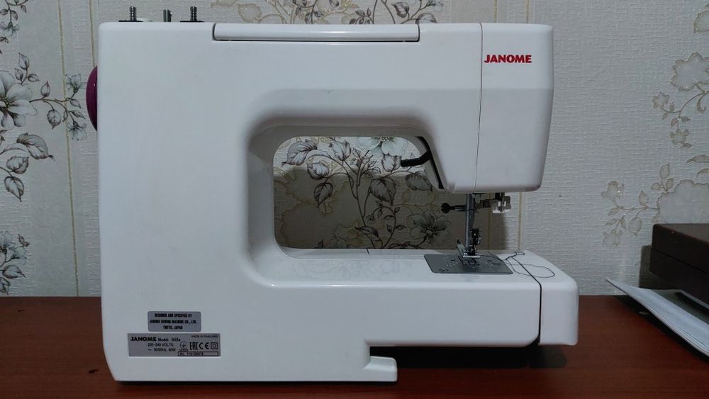 Швейная машинка JANOME